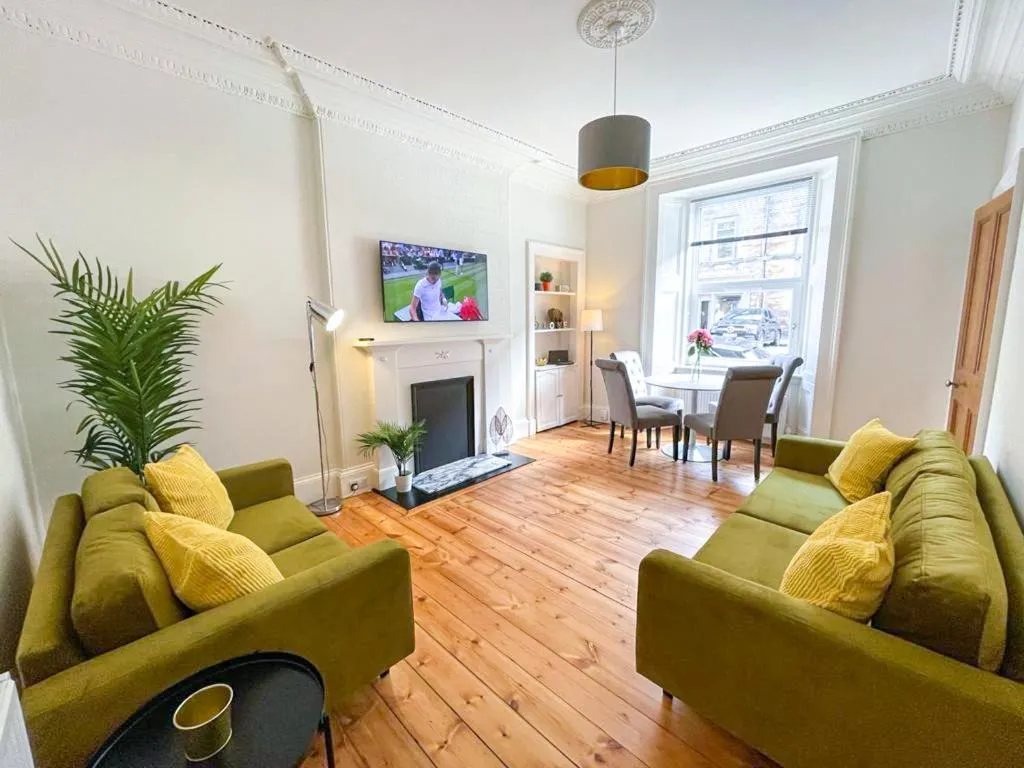 Image of Desirable 2 Bed Apt Near Edinburgh Castle