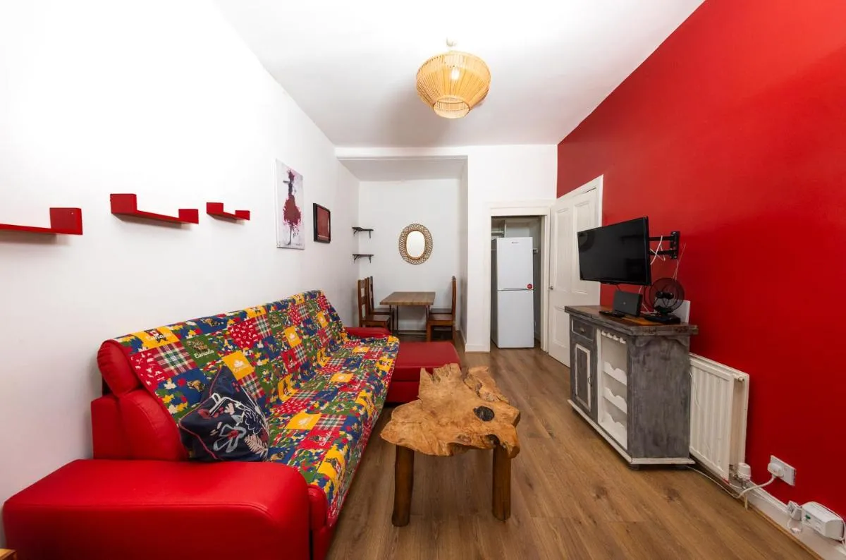 Image 2 of Desirable Edinburgh Apartment by the City Centre