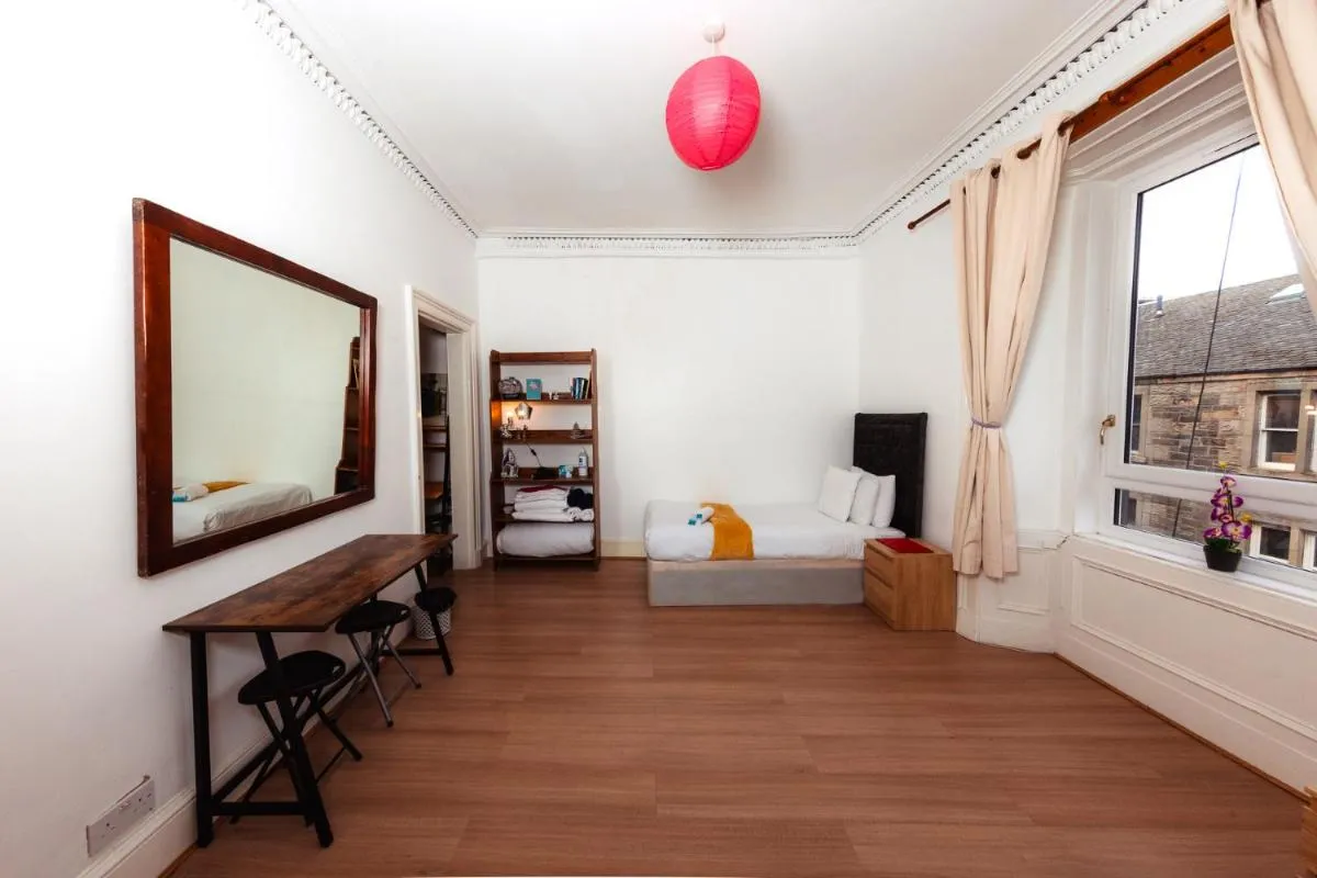 Image 4 of Desirable Edinburgh Apartment by the City Centre