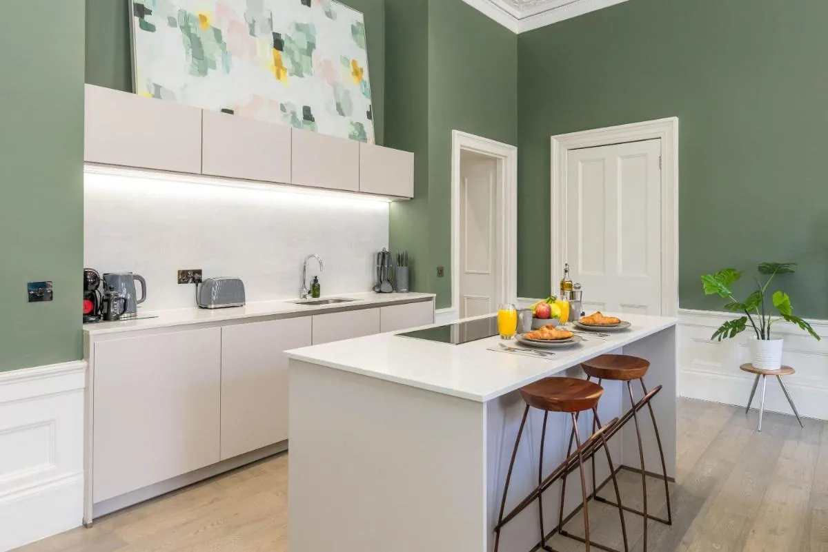Image 3 of Dragon Suites – Alina Suite – 1 Bed City Centre Luxury Apartment