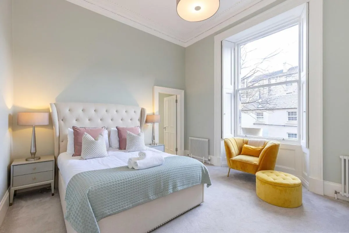 Image 1 of Dragon Suites – Alina Suite – 1 Bed City Centre Luxury Apartment