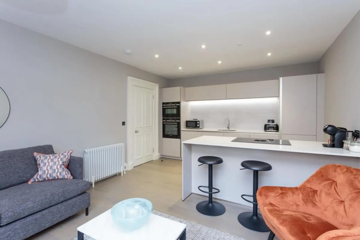 Image 6 of Dragon Suites – Edinburgh City Centre 1 Bed Apartment