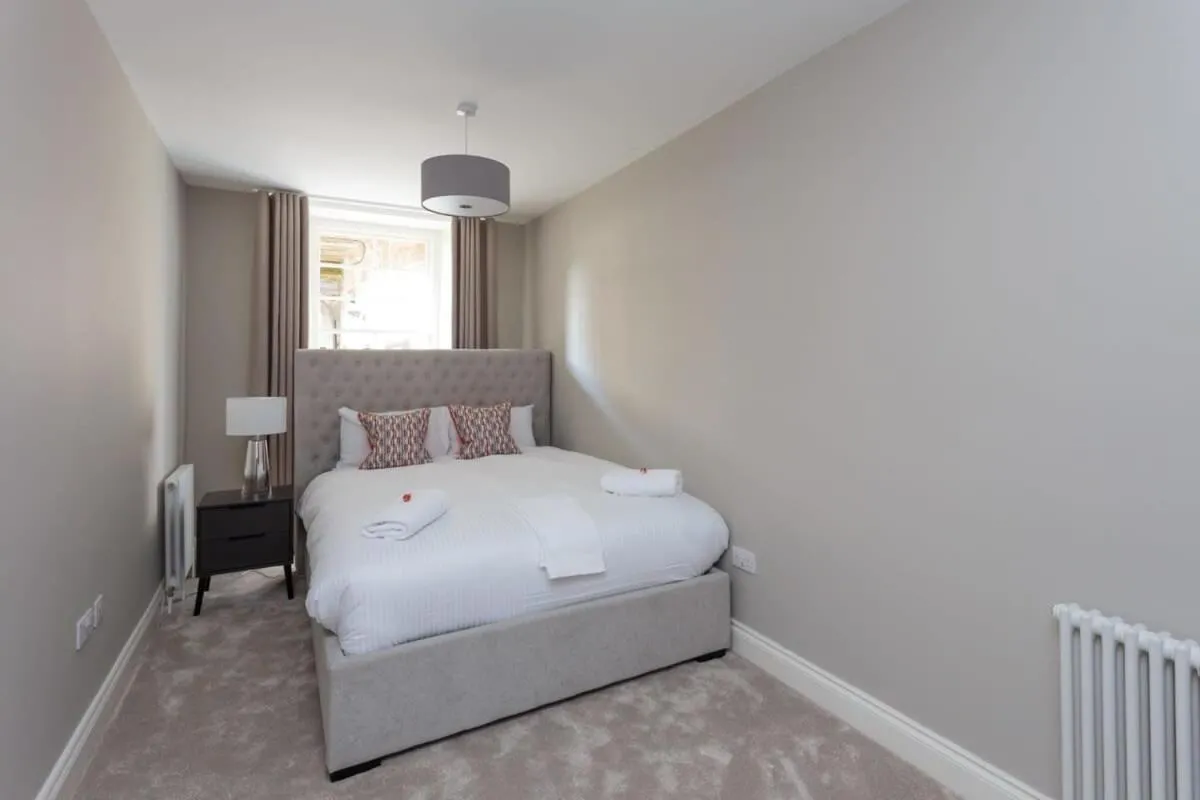 Image 1 of Dragon Suites – Edinburgh City Centre 1 Bed Apartment