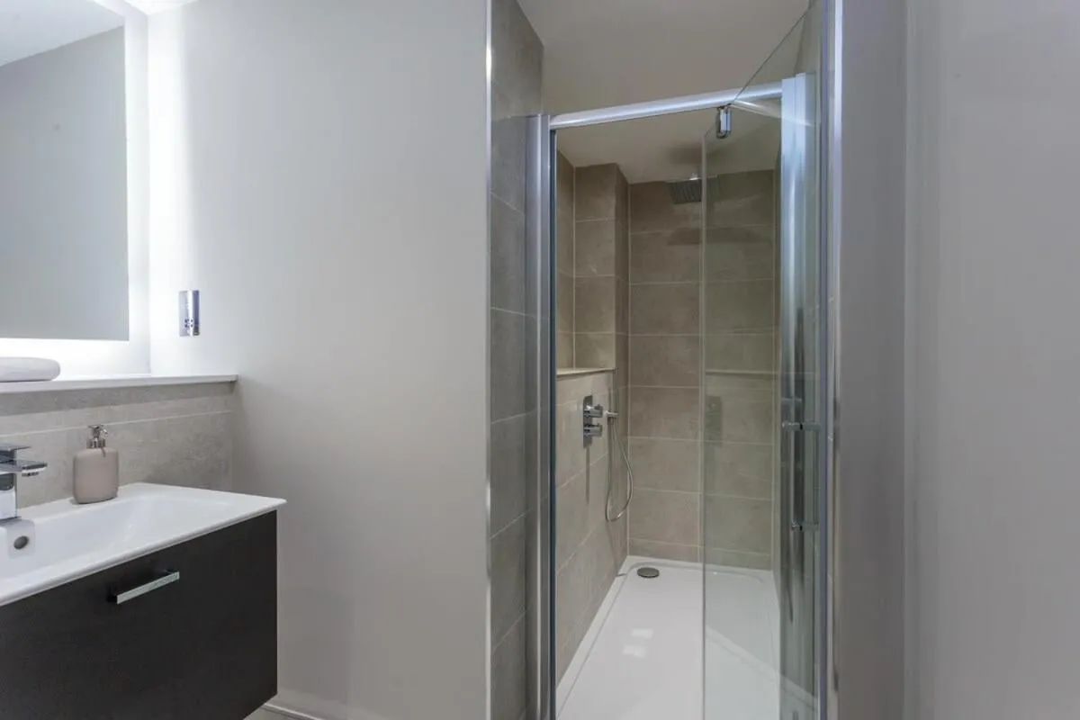Image 5 of Dragon Suites – Edinburgh City Centre 1 Bed Apartment