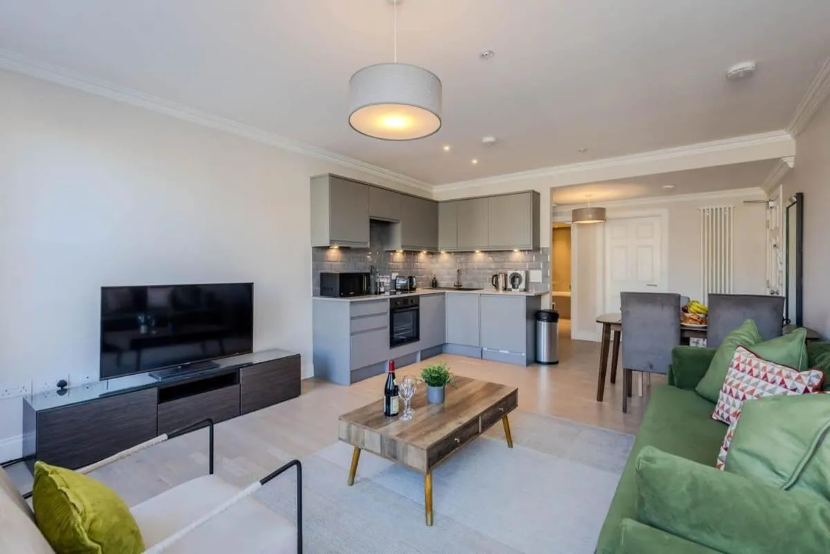 Image 5 of Dragon Suites – Edinburgh City Centre 2 Bed Apartment