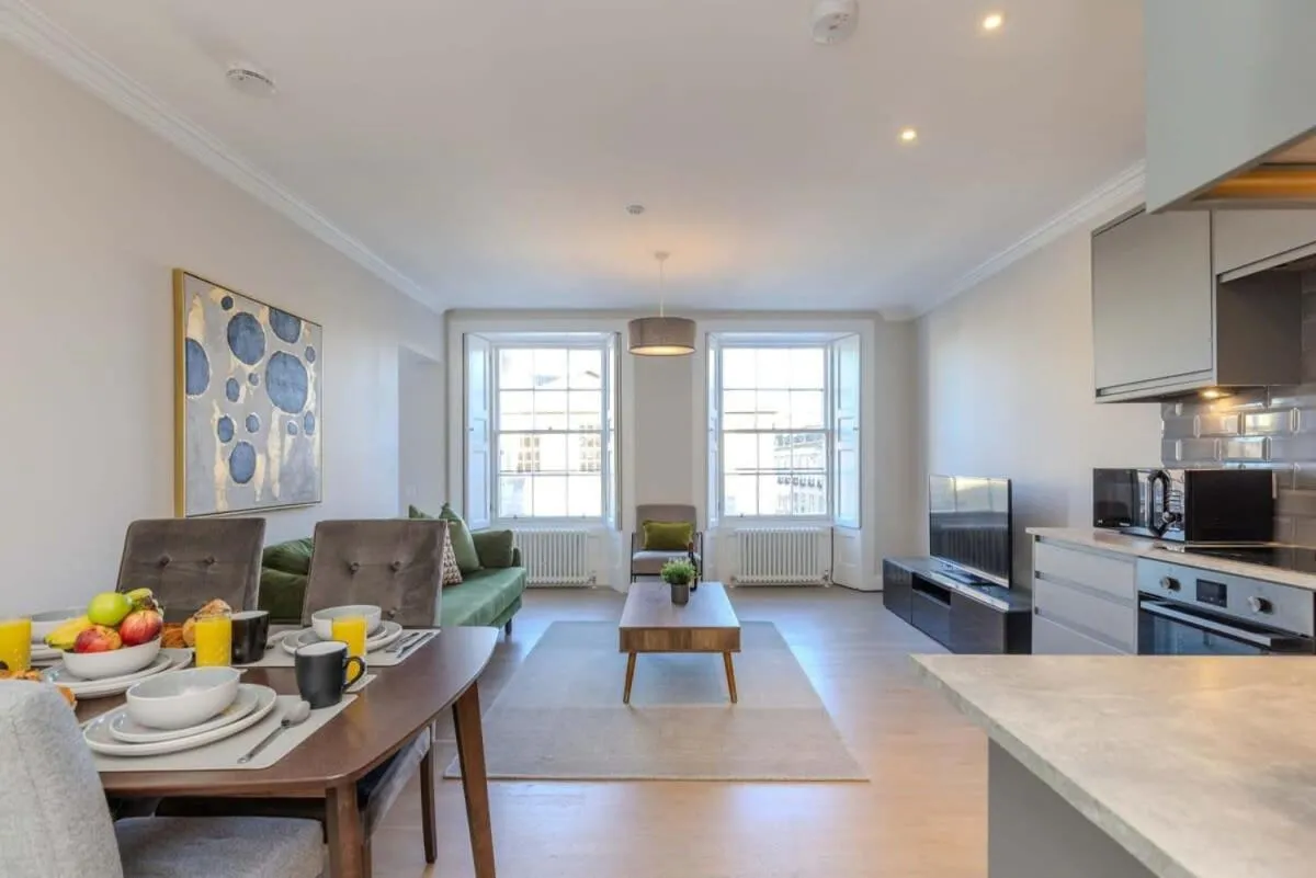 Image 2 of Dragon Suites – Edinburgh City Centre 2 Bed Apartment