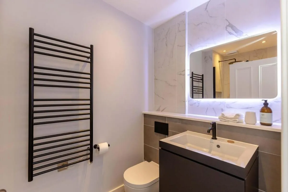 Image 2 of Dragon Suites – Ladon Suite – 2 bed city centre luxury apartment