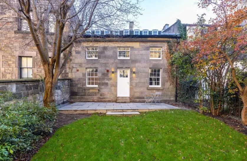 Image of Dragon Suites – Yukina Suite – 2 bed city centre house with garden