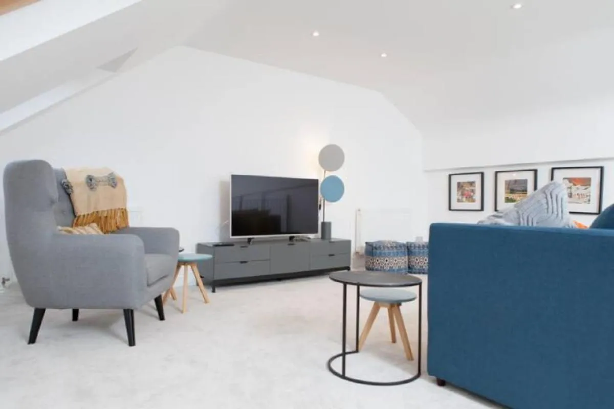 Image 5 of Edinburgh Deluxe Duplex with Garage