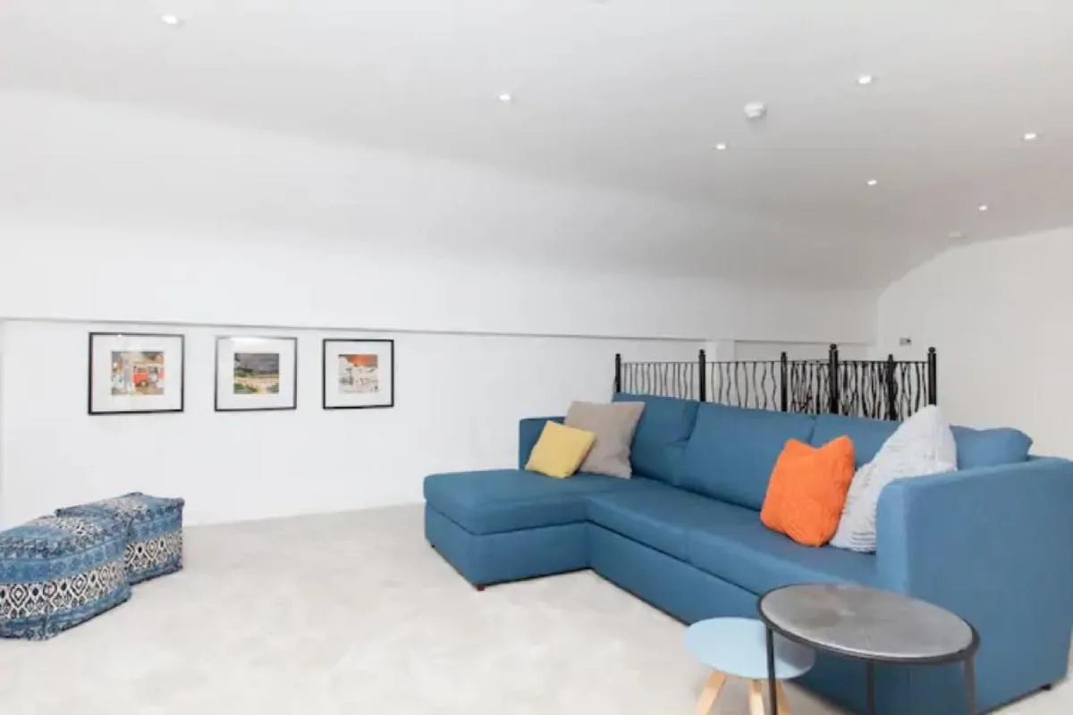 Image 3 of Edinburgh Deluxe Duplex with Garage
