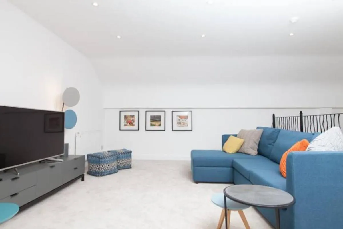 Image 6 of Edinburgh Deluxe Duplex with Garage