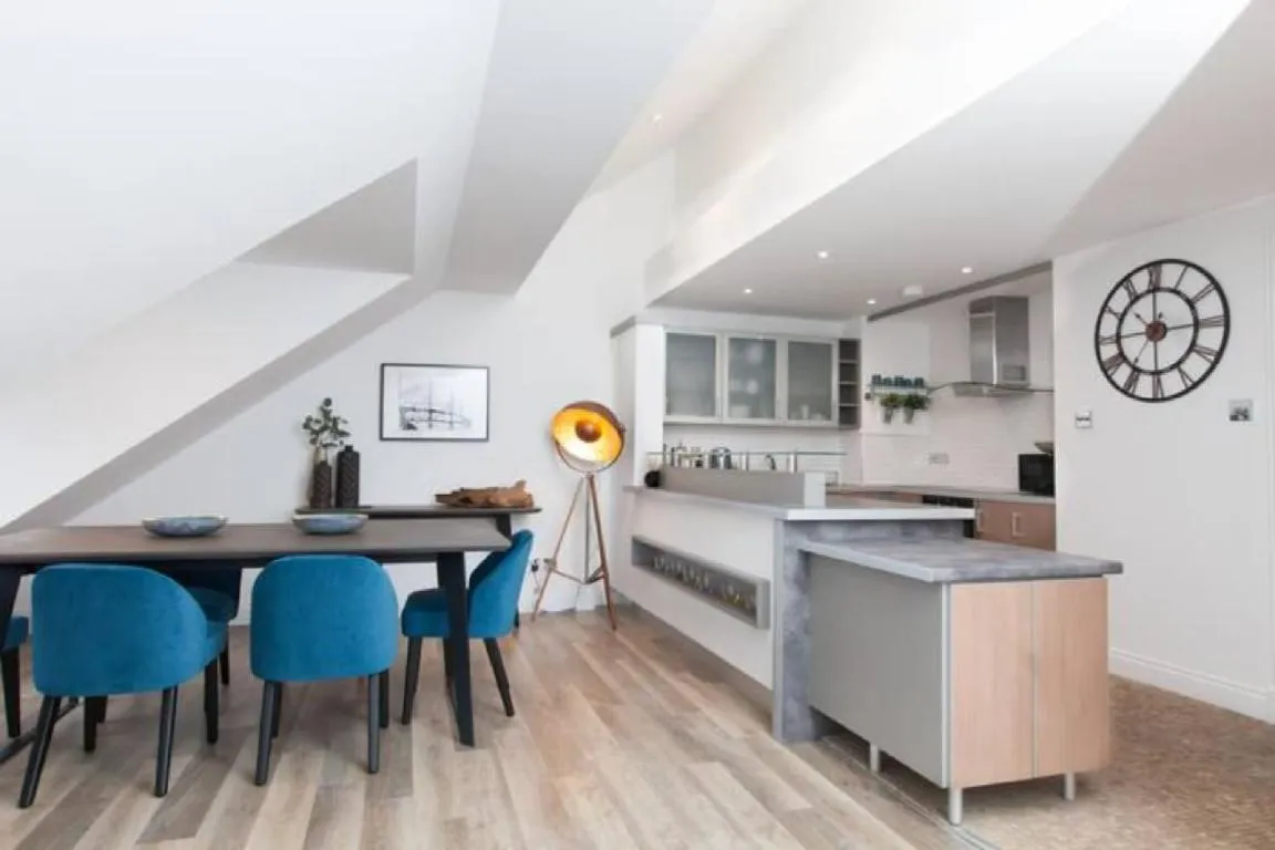 Image of Edinburgh Deluxe Duplex with Garage