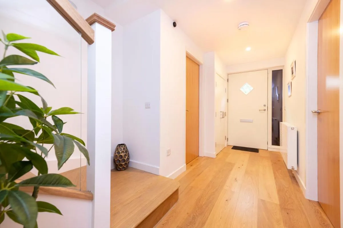 Image 6 of Edinburgh Modern 3-Storey 3-Bedroom City Apartment