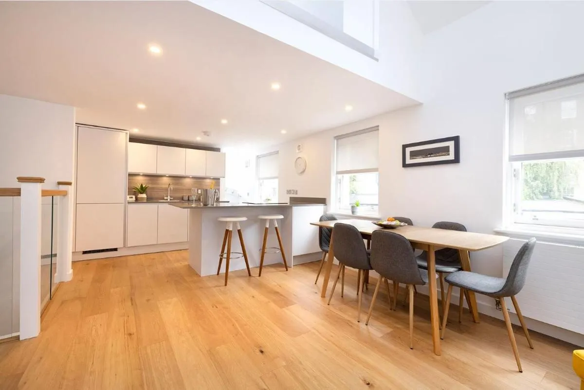 Image 1 of Edinburgh Modern 3-Storey 3-Bedroom City Apartment