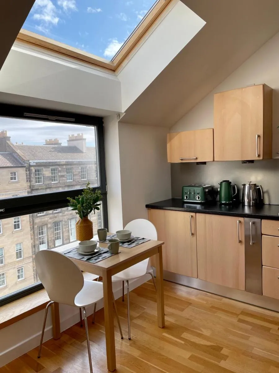 Image 5 of Edinburgh Penthouse 101