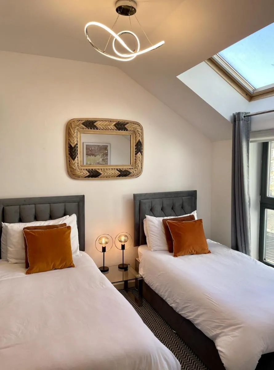 Image 3 of Edinburgh Penthouse 101