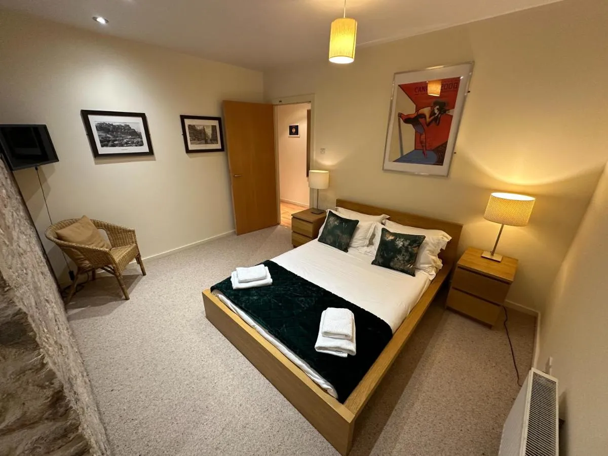 Image 6 of Edmonstone Suite Old Town