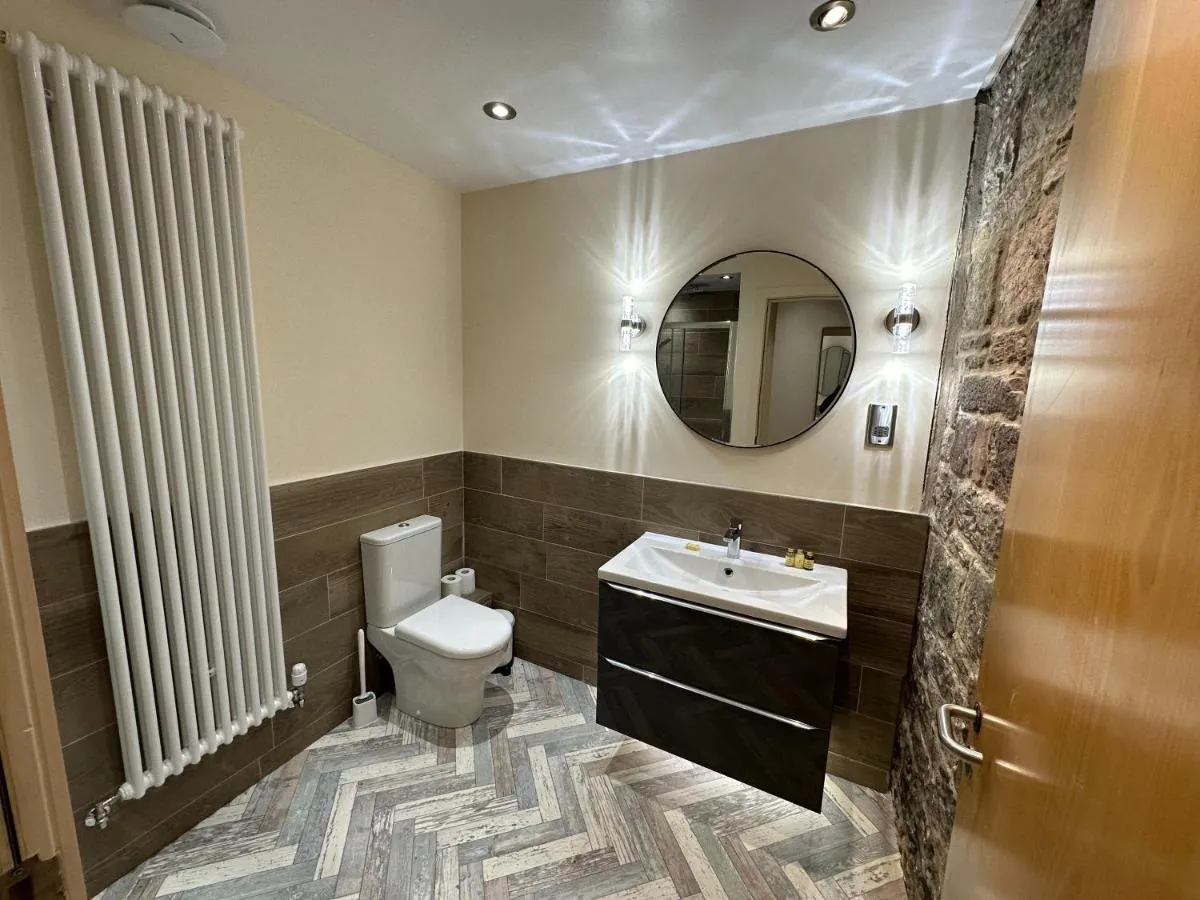 Image 2 of Edmonstone Suite Old Town
