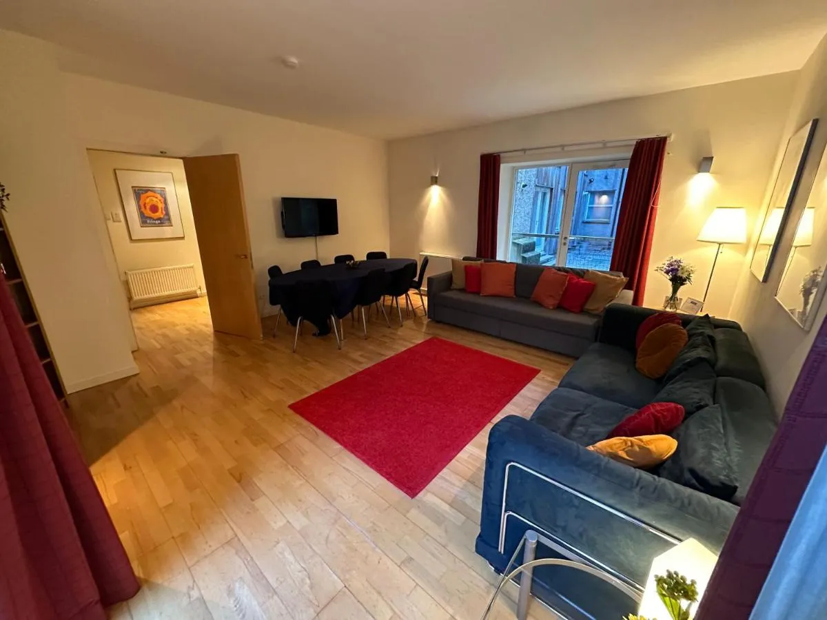 Image 4 of Edmonstone Suite Old Town