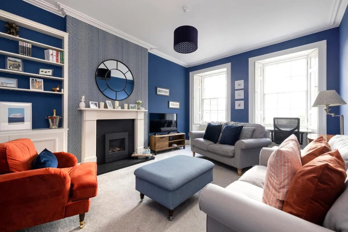 Image 1 of Elegant 2-bedroom Apartment in Edinburgh City Centre
