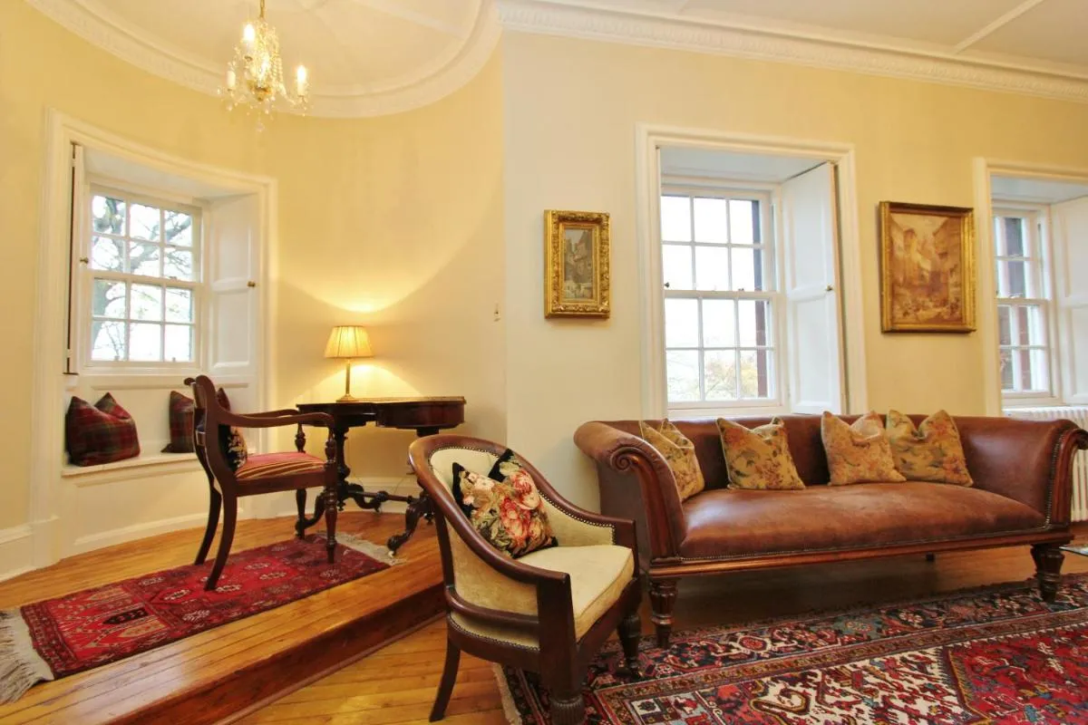 Image 4 of Elegant 3-Bedroom Ramsay Garden Apartment in Edinburgh City Centre