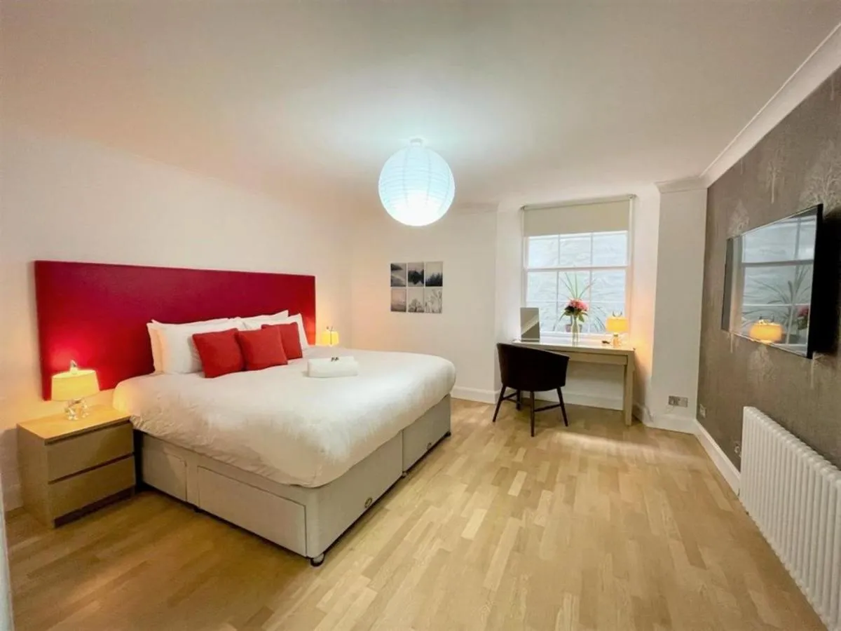 Image 3 of Elite 3 Bed New Town Apt with Private Walled Garden