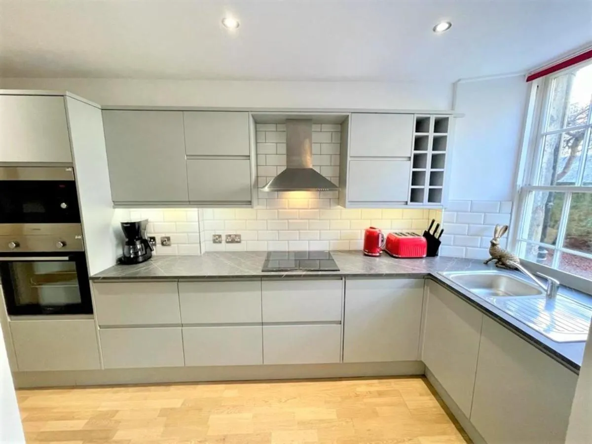 Image 4 of Elite 3 Bed New Town Apt with Private Walled Garden