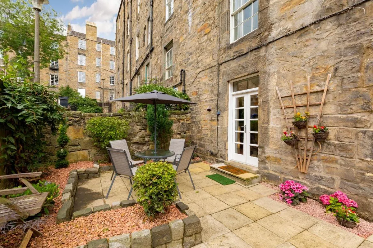 Image 1 of Elite 3 Bed New Town Apt with Private Walled Garden