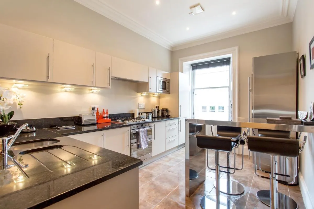 Image 3 of Exclusive 2 Bed, Free Private Parking, in West End