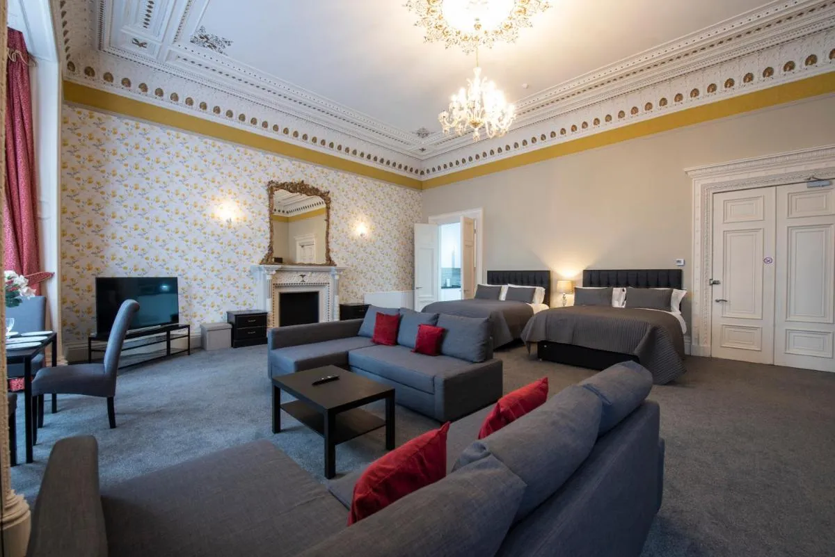 Image 2 of Grosvenor Suites