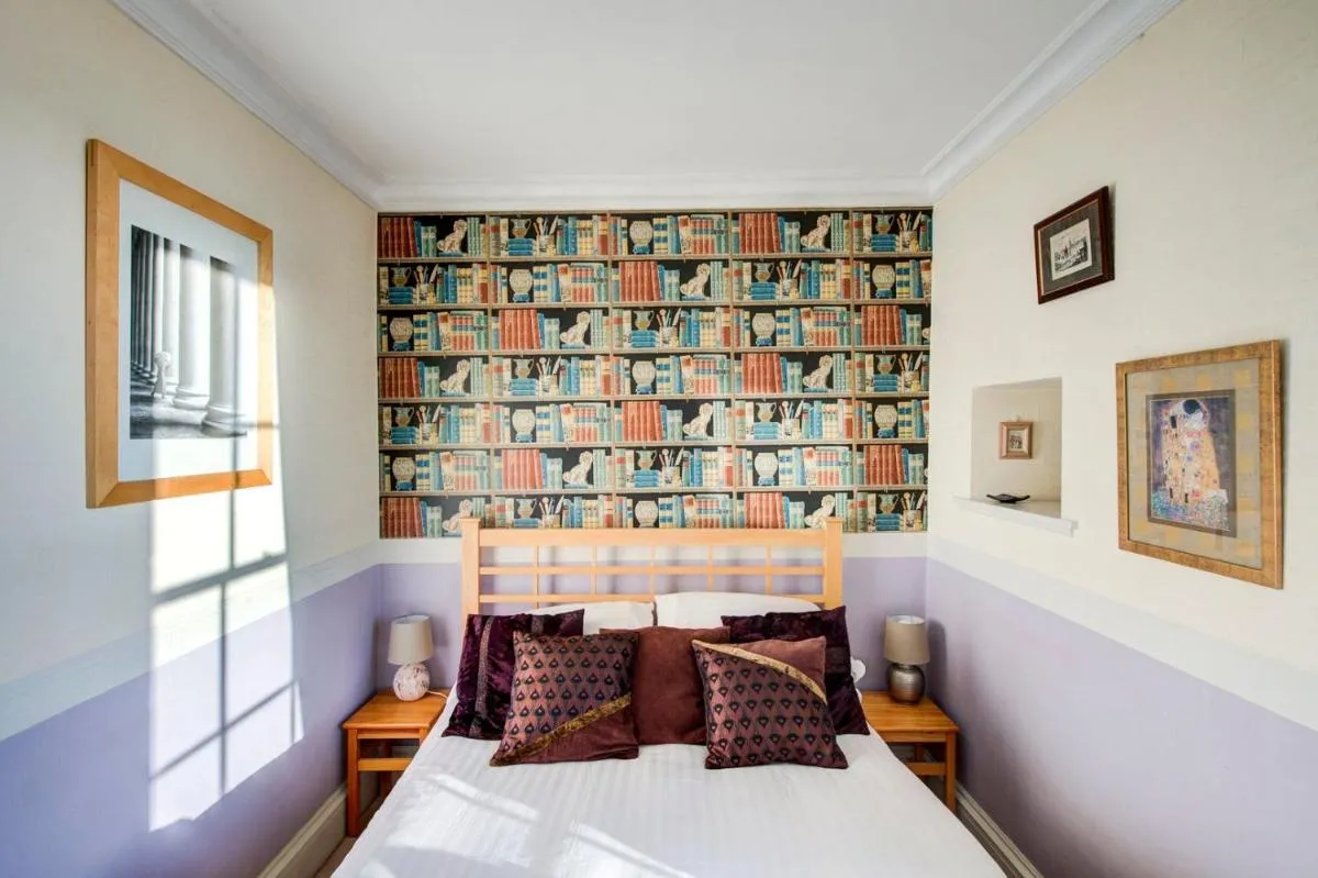 Image 4 of GuestReady – Historic Edinburgh Old Town Apartment