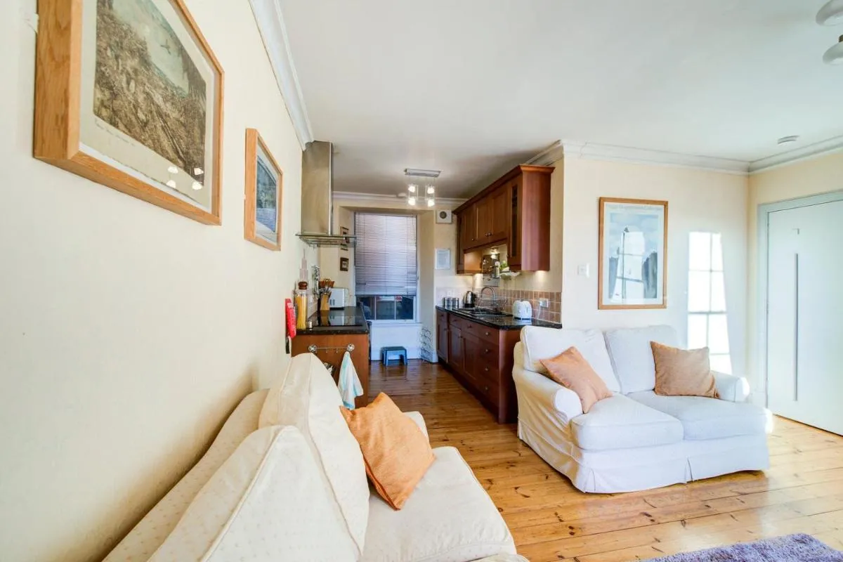 Image 5 of GuestReady – Historic Edinburgh Old Town Apartment