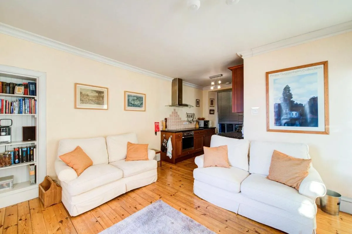 Image 2 of GuestReady – Historic Edinburgh Old Town Apartment