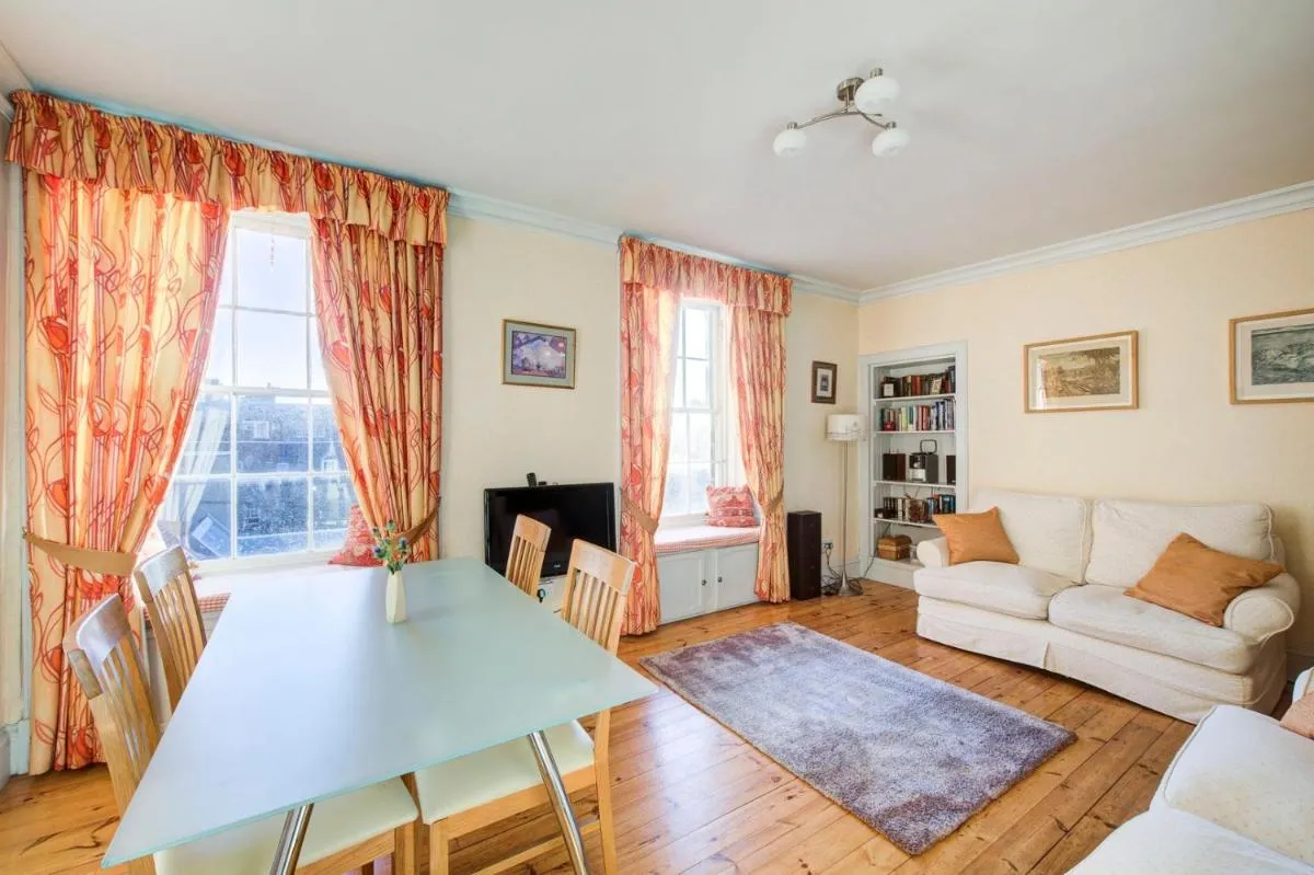 Image 3 of GuestReady – Historic Edinburgh Old Town Apartment