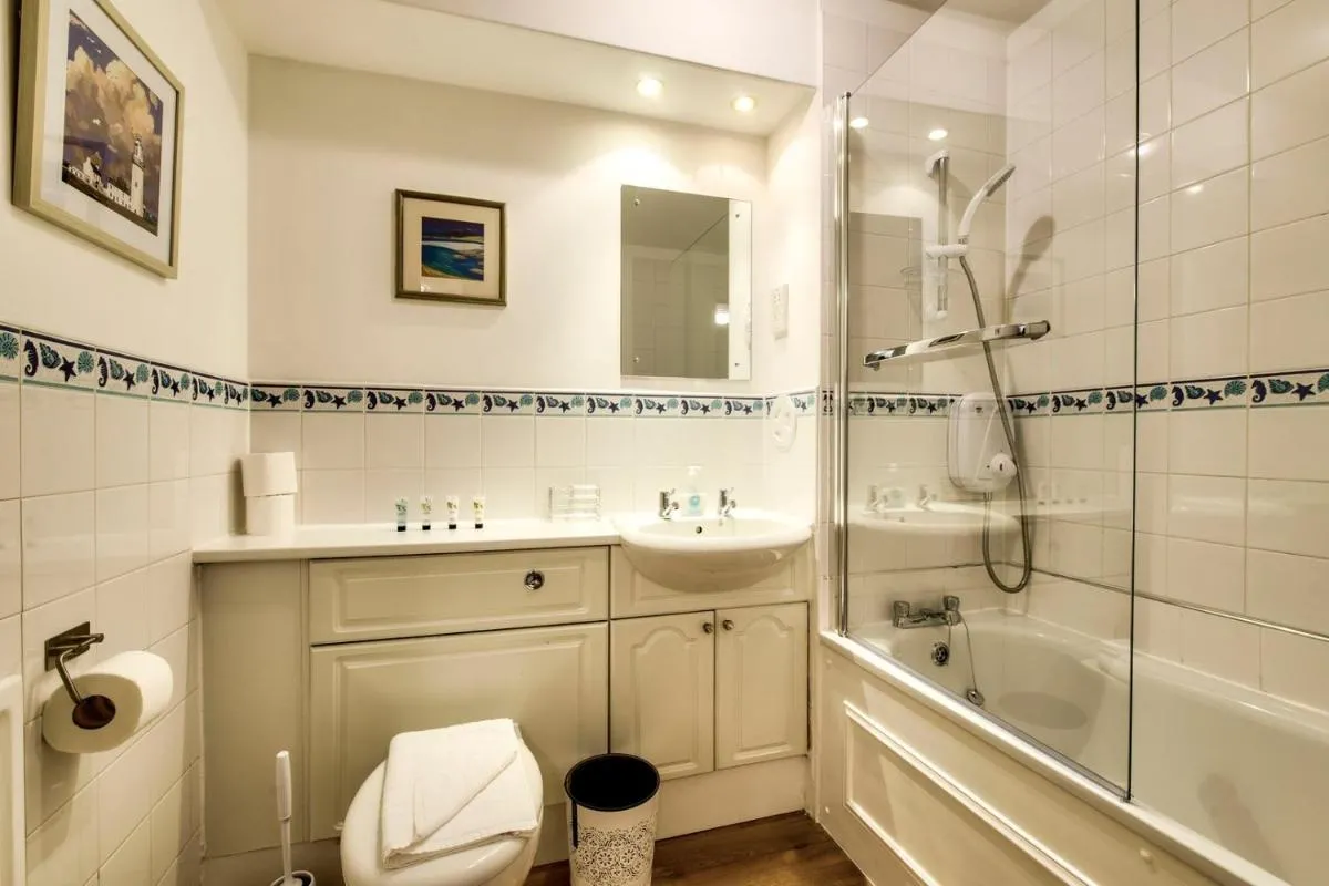Image 3 of GuestReady – Stylish Apt w/ Parking near Edinburgh