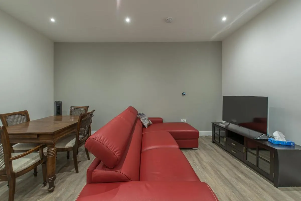 Image 4 of Haymarket Spacious 3 Bedroom Street Level