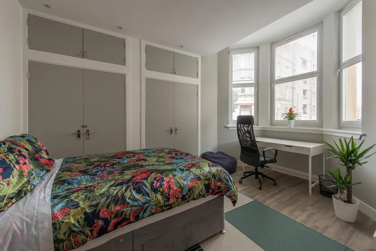 Image 1 of Haymarket Spacious 3 Bedroom Street Level