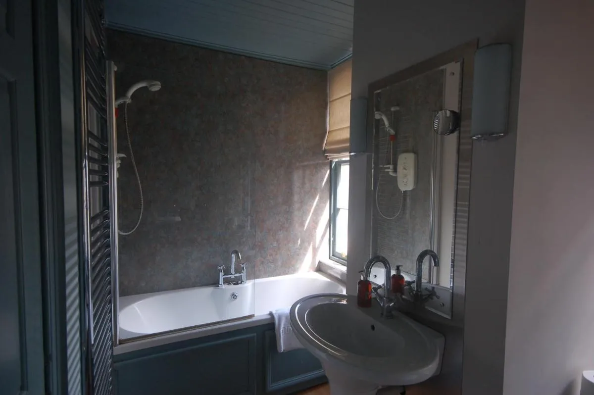 Image 2 of High St Flat