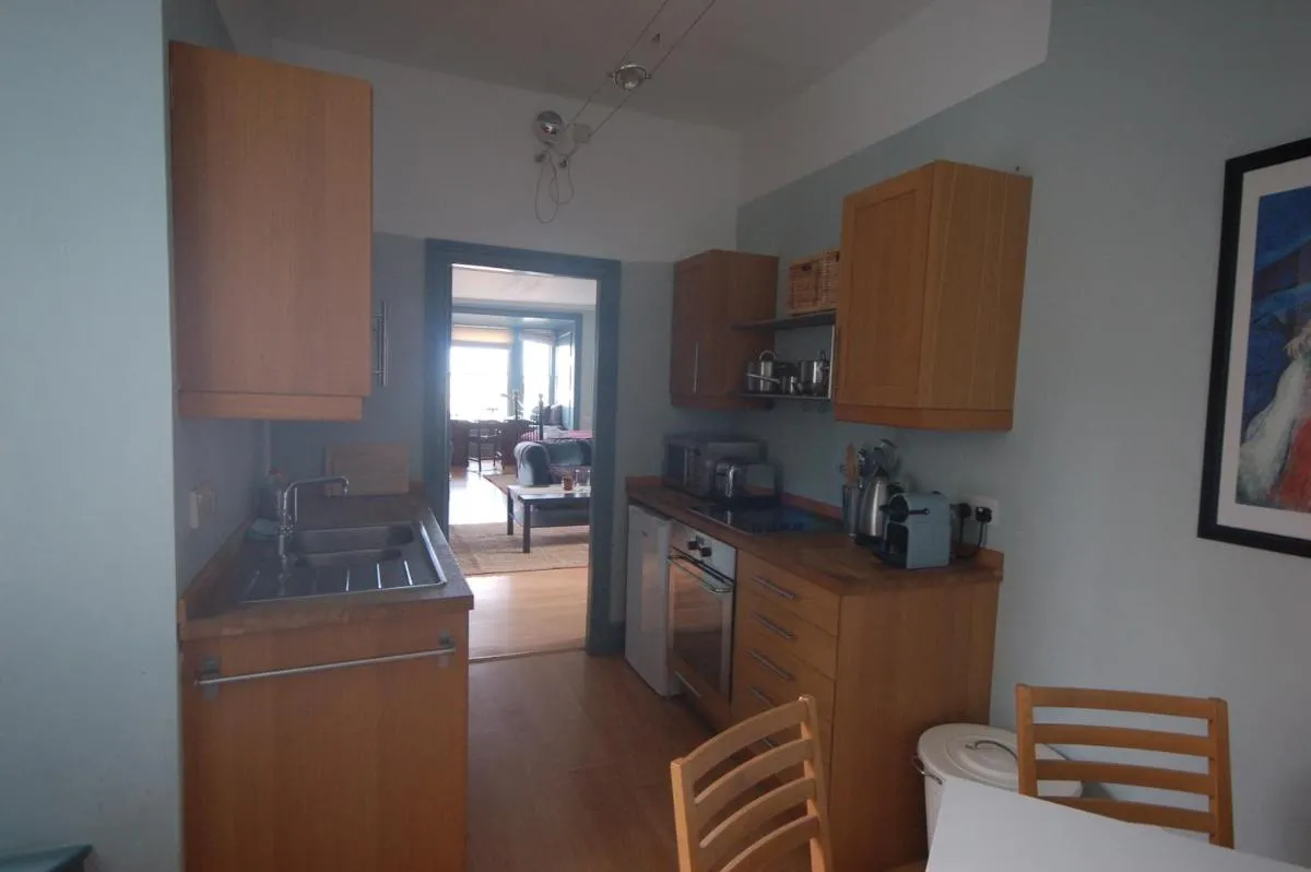 Image 6 of High St Flat