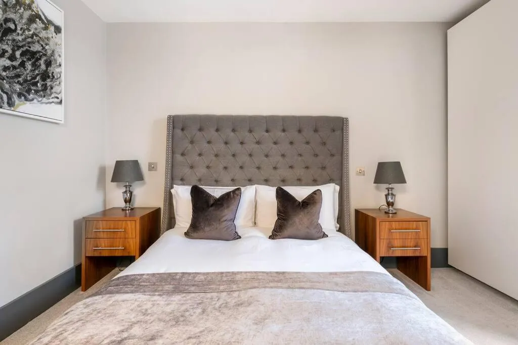 Image 4 of Immaculate 3 Bed Apartment with Private Entrance in Inverleith
