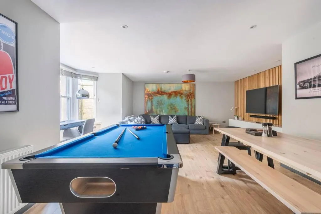 Image 3 of Immaculate 3 Bed Apartment with Private Entrance in Inverleith