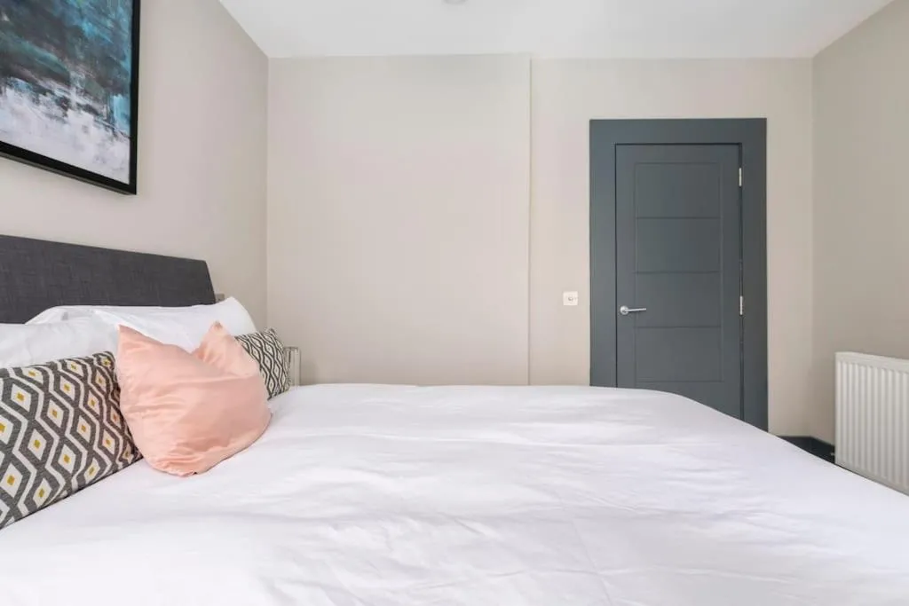 Image 6 of Immaculate 3 Bed Apartment with Private Entrance in Inverleith
