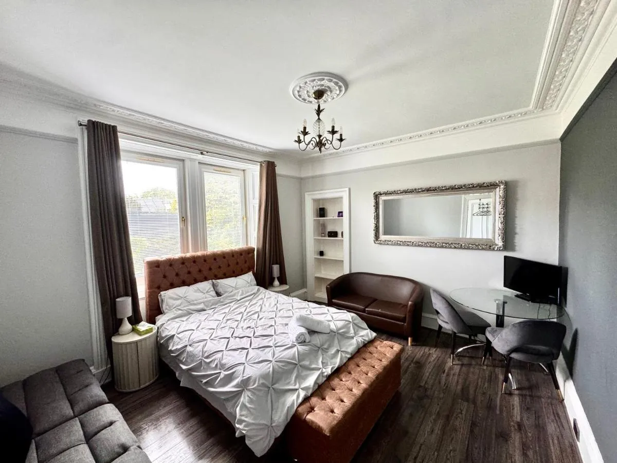 Image 4 of Immanuel House – Modern Victorian Home 1872 – Free Parking & Fast Fibre Optic WiFi