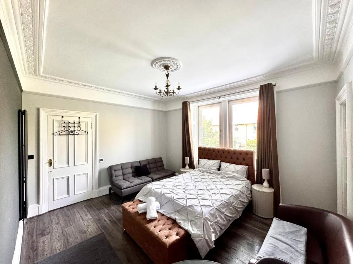 Image 6 of Immanuel House – Modern Victorian Home 1872 – Free Parking & Fast Fibre Optic WiFi
