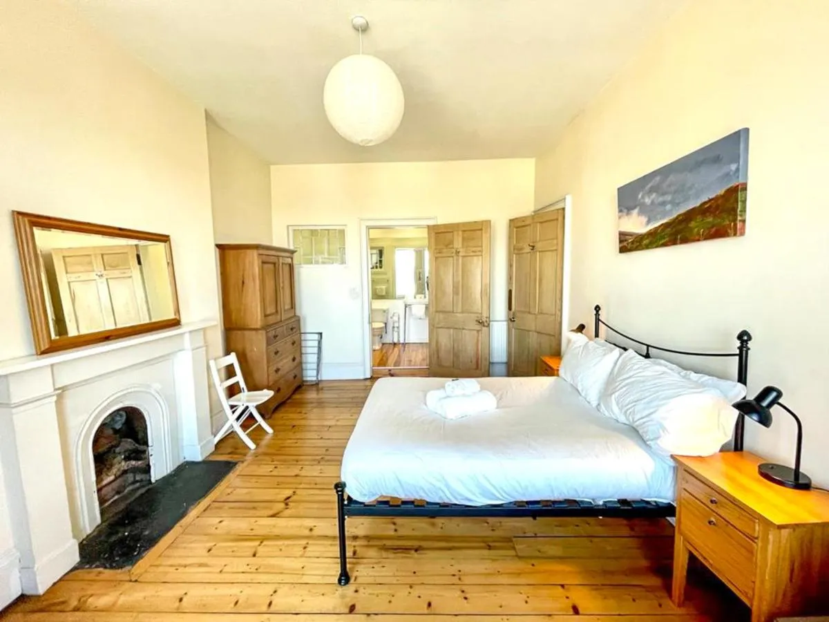 Image 1 of Incredible St Andrew’s Sq – 2 bed in the sky