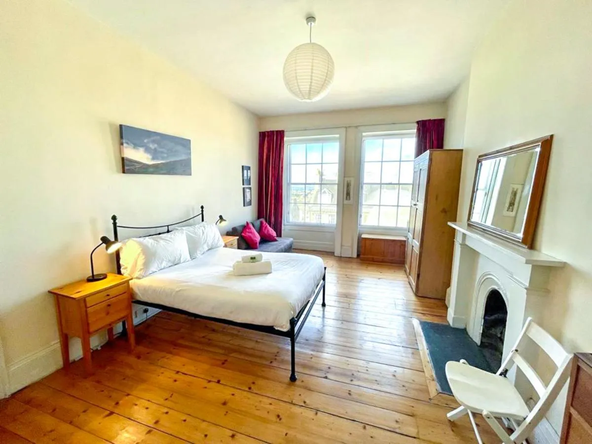 Image 6 of Incredible St Andrew’s Sq – 2 bed in the sky