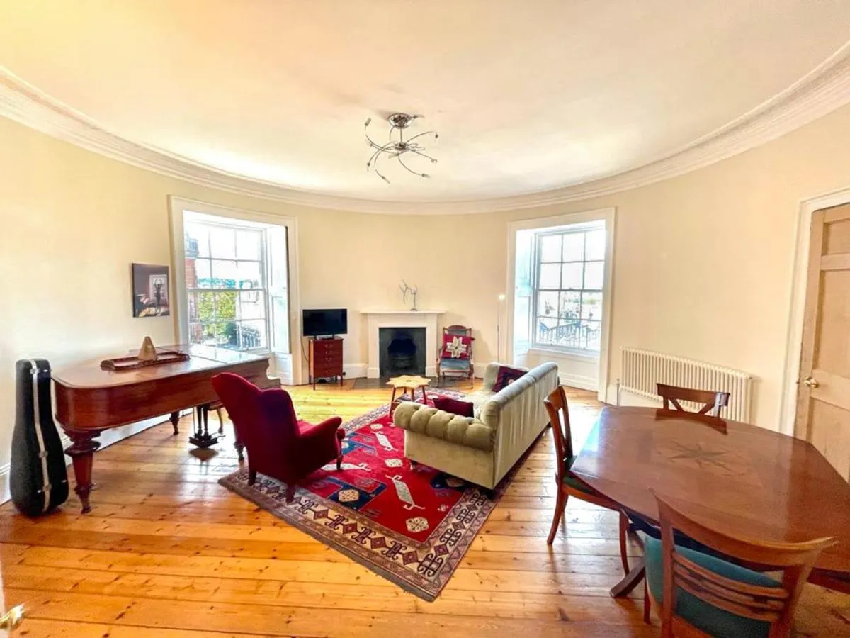 Image 4 of Incredible St Andrew’s Sq – 2 bed in the sky