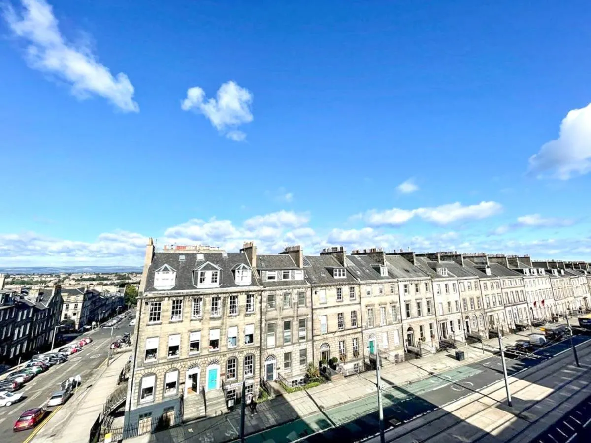 Image 5 of Incredible St Andrew’s Sq – 2 bed in the sky