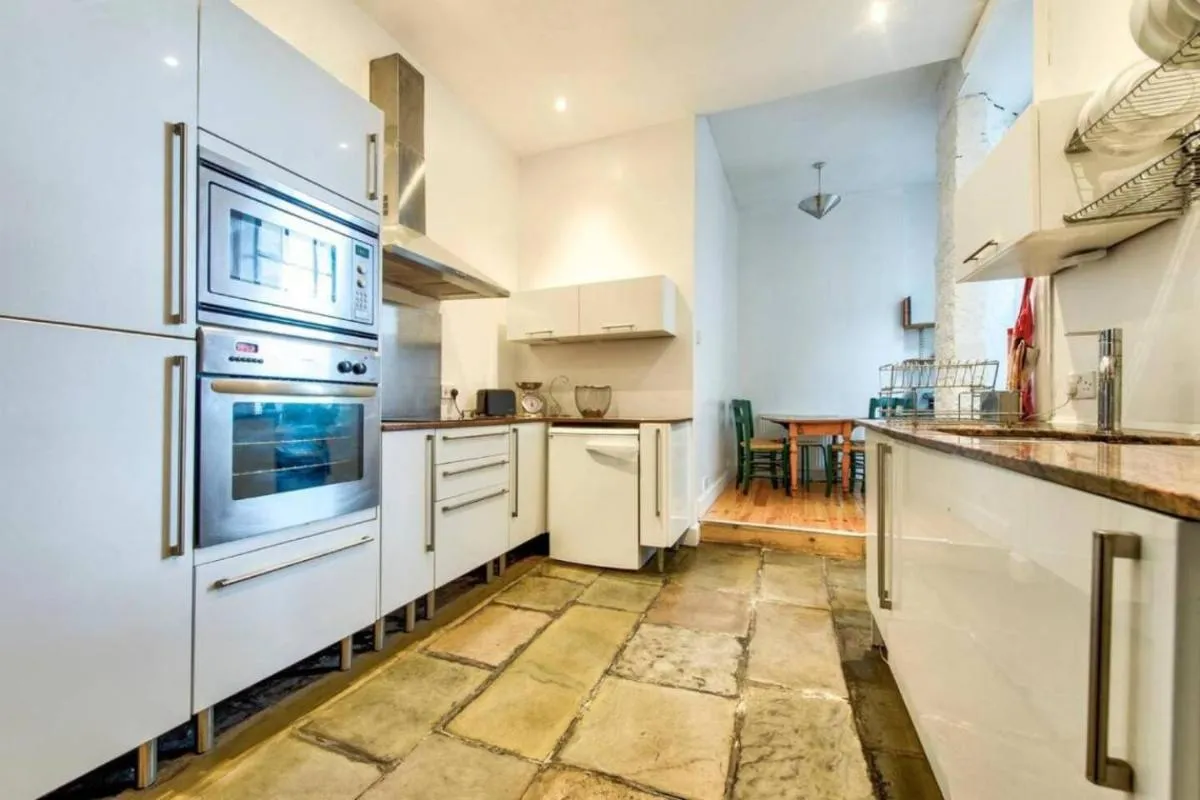 Image 2 of Incredible St Andrew’s Sq – 2 bed in the sky