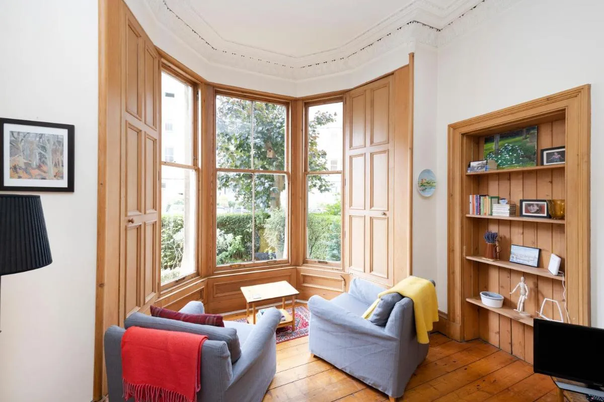 Image 6 of JOIVY 3-bed Meadows flat near Castle